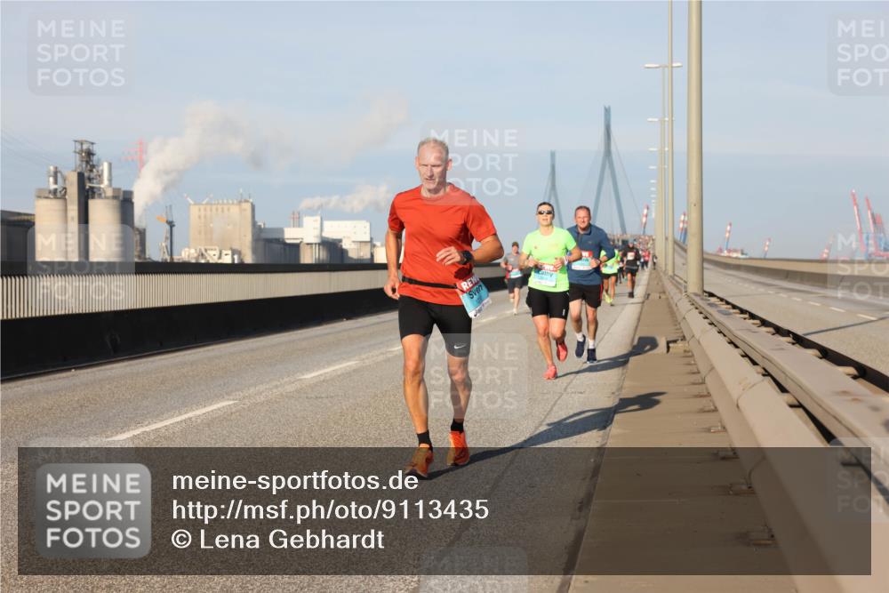 03.10.2025 - Köhlbrandbrückenlauf Lena Gebhardt http://msf.ph/oto/9113435 03.10.2025 09:42:46 Position 2  meine-sportfotos.de