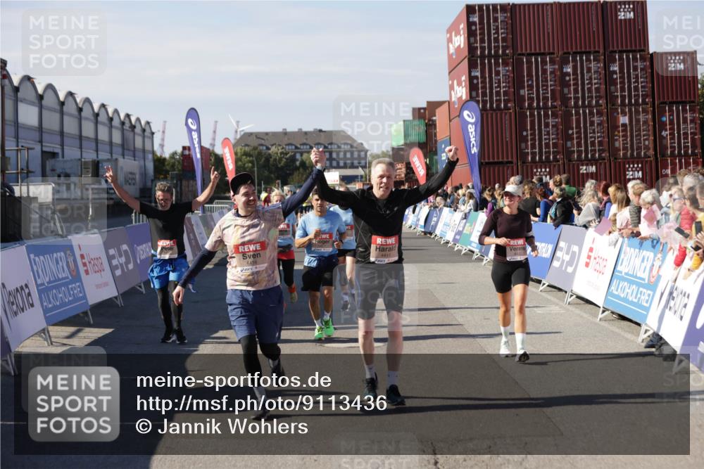 03.10.2025 - Köhlbrandbrückenlauf Jannik Wohlers http://msf.ph/oto/9113436 03.10.2025 13:31:48 Ziel 4415, 4416, 4935, 5057, 5267, 5463, 5817, 6072, 6103, 6297, 6452, 6736 meine-sportfotos.de