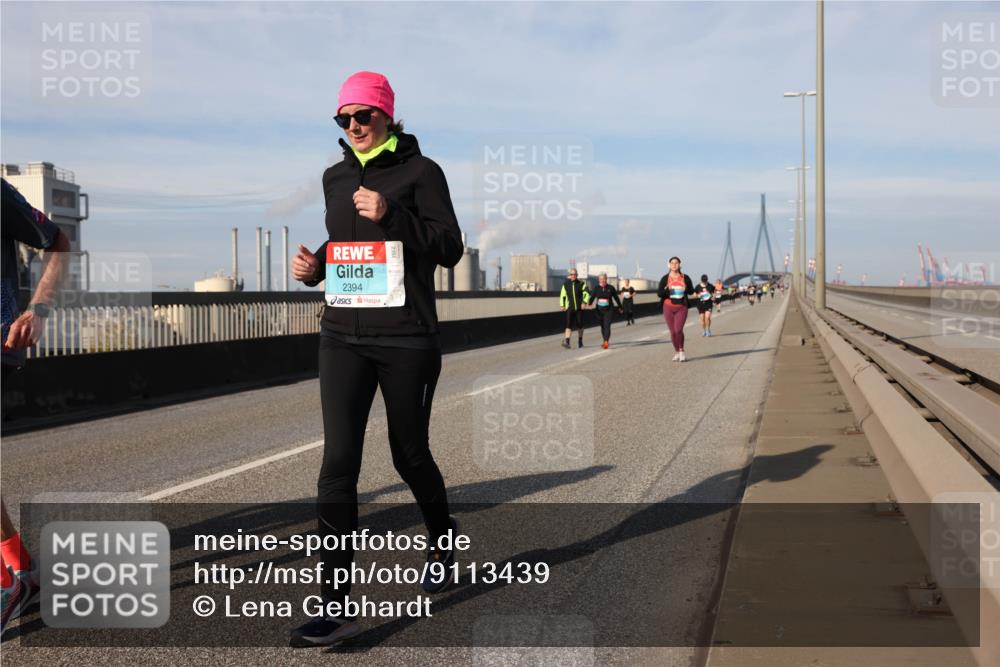 03.10.2025 - Köhlbrandbrückenlauf Lena Gebhardt http://msf.ph/oto/9113439 03.10.2025 10:16:56 Position 2 2394 meine-sportfotos.de