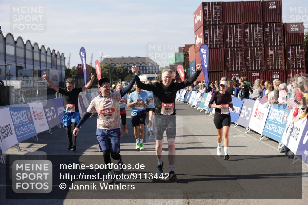 03.10.2025 - Köhlbrandbrückenlauf Jannik Wohlers http://msf.ph/oto/9113442 03.10.2025 13:31:48 Ziel 4415, 4416, 4935, 5057, 5267, 5463, 5817, 6072, 6103, 6297, 6452, 6736 meine-sportfotos.de