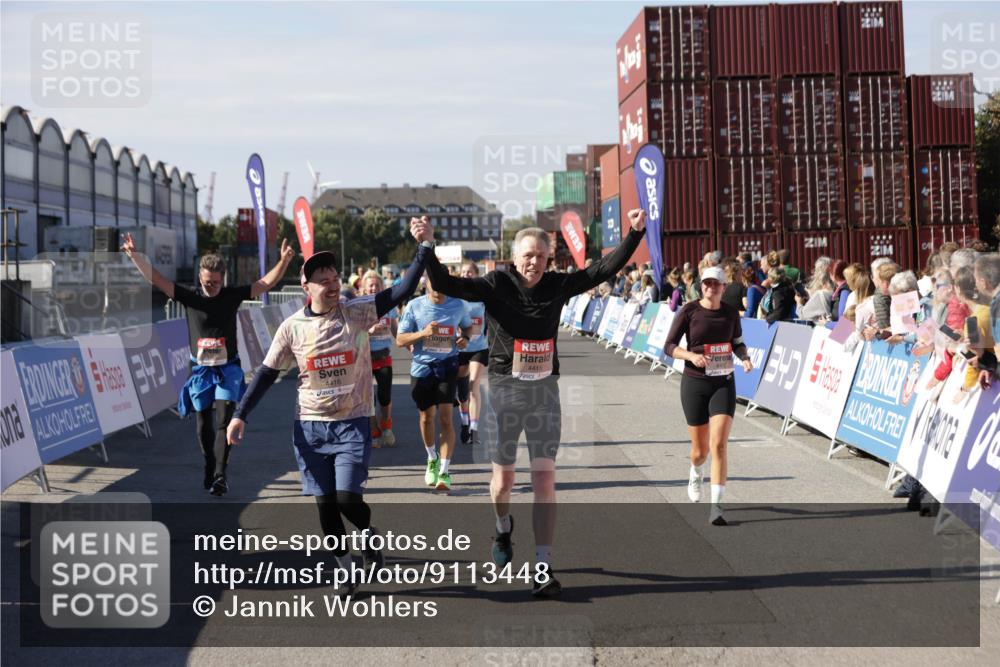 03.10.2025 - Köhlbrandbrückenlauf Jannik Wohlers http://msf.ph/oto/9113448 03.10.2025 13:31:48 Ziel 4415, 4416, 4935, 5057, 5267, 5463, 5817, 6072, 6103, 6297, 6452, 6736 meine-sportfotos.de