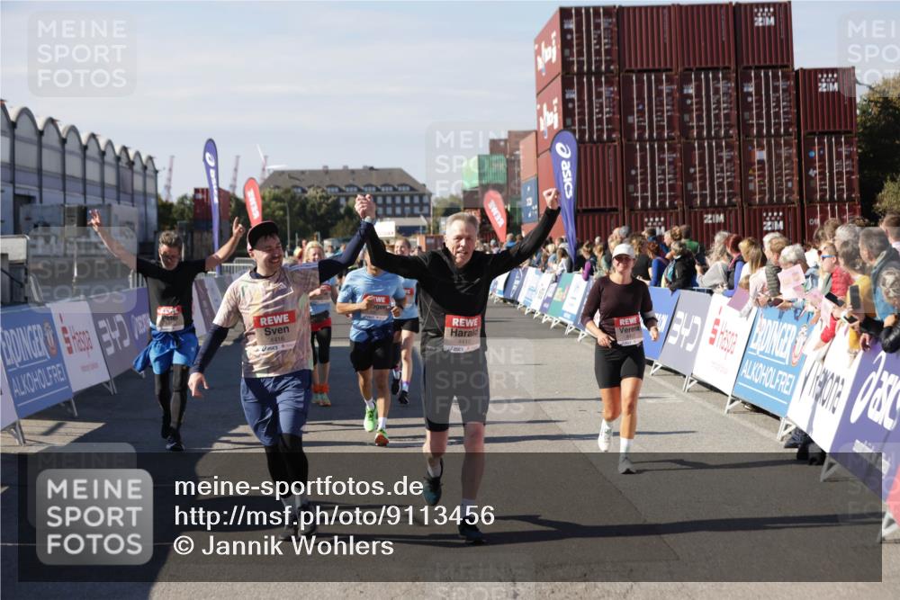 03.10.2025 - Köhlbrandbrückenlauf Jannik Wohlers http://msf.ph/oto/9113456 03.10.2025 13:31:48 Ziel 4415, 4416, 4935, 5057, 5267, 5463, 5817, 6072, 6103, 6297, 6452, 6736 meine-sportfotos.de