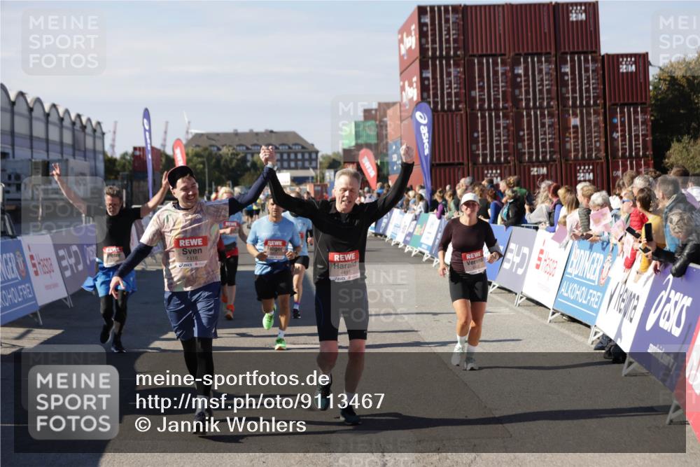 03.10.2025 - Köhlbrandbrückenlauf Jannik Wohlers http://msf.ph/oto/9113467 03.10.2025 13:31:48 Ziel 4415, 4416, 4935, 5057, 5267, 5463, 5817, 6072, 6103, 6297, 6452, 6736 meine-sportfotos.de