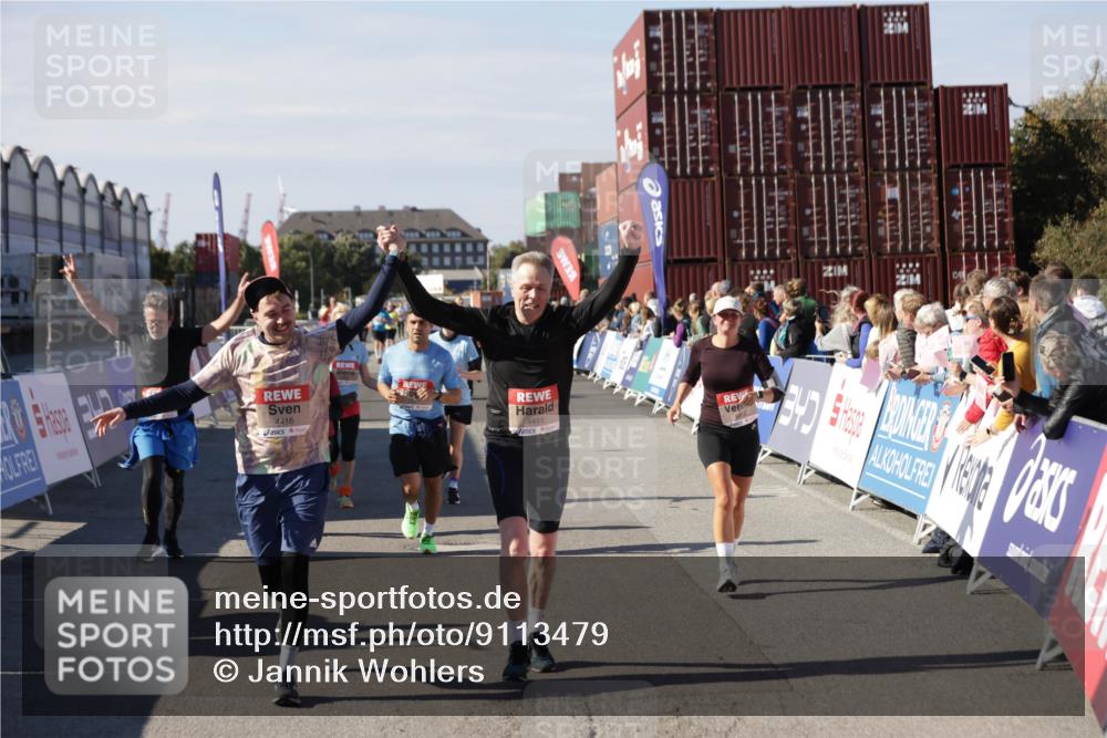 03.10.2025 - Köhlbrandbrückenlauf Jannik Wohlers http://msf.ph/oto/9113479 03.10.2025 13:31:48 Ziel 4415, 4416, 4935, 5057, 5267, 5463, 5817, 6072, 6103, 6297, 6452, 6736 meine-sportfotos.de