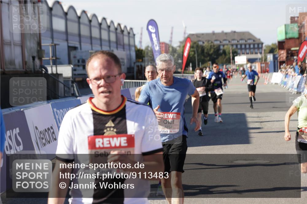 03.10.2025 - Köhlbrandbrückenlauf Jannik Wohlers http://msf.ph/oto/9113483 03.10.2025 13:01:29 Ziel 4047, 4073, 4199, 4219, 4220, 4284, 4292, 4304, 5424, 5915, 6187, 6307, 6775, 6801 meine-sportfotos.de