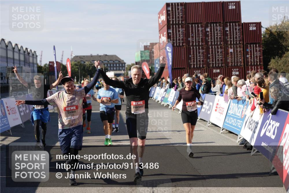 03.10.2025 - Köhlbrandbrückenlauf Jannik Wohlers http://msf.ph/oto/9113486 03.10.2025 13:31:48 Ziel 4415, 4416, 4935, 5057, 5267, 5463, 5817, 6072, 6103, 6297, 6452, 6736 meine-sportfotos.de