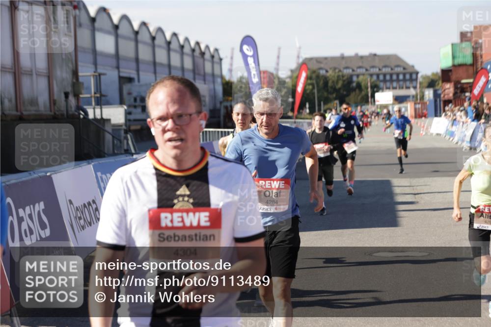 03.10.2025 - Köhlbrandbrückenlauf Jannik Wohlers http://msf.ph/oto/9113489 03.10.2025 13:01:29 Ziel 4047, 4073, 4199, 4219, 4220, 4284, 4292, 4304, 5424, 5915, 6187, 6307, 6775, 6801 meine-sportfotos.de