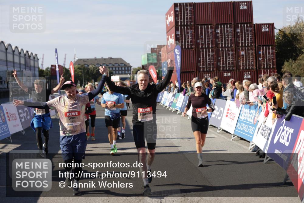 03.10.2025 - Köhlbrandbrückenlauf Jannik Wohlers http://msf.ph/oto/9113494 03.10.2025 13:31:48 Ziel 4415, 4416, 4935, 5057, 5267, 5463, 5817, 6072, 6103, 6297, 6452, 6736 meine-sportfotos.de