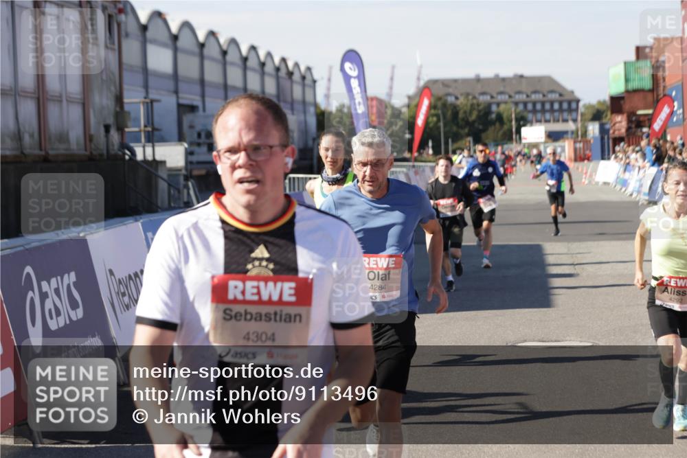 03.10.2025 - Köhlbrandbrückenlauf Jannik Wohlers http://msf.ph/oto/9113496 03.10.2025 13:01:29 Ziel 4047, 4073, 4199, 4219, 4220, 4284, 4292, 4304, 5424, 5915, 6187, 6307, 6775, 6801 meine-sportfotos.de
