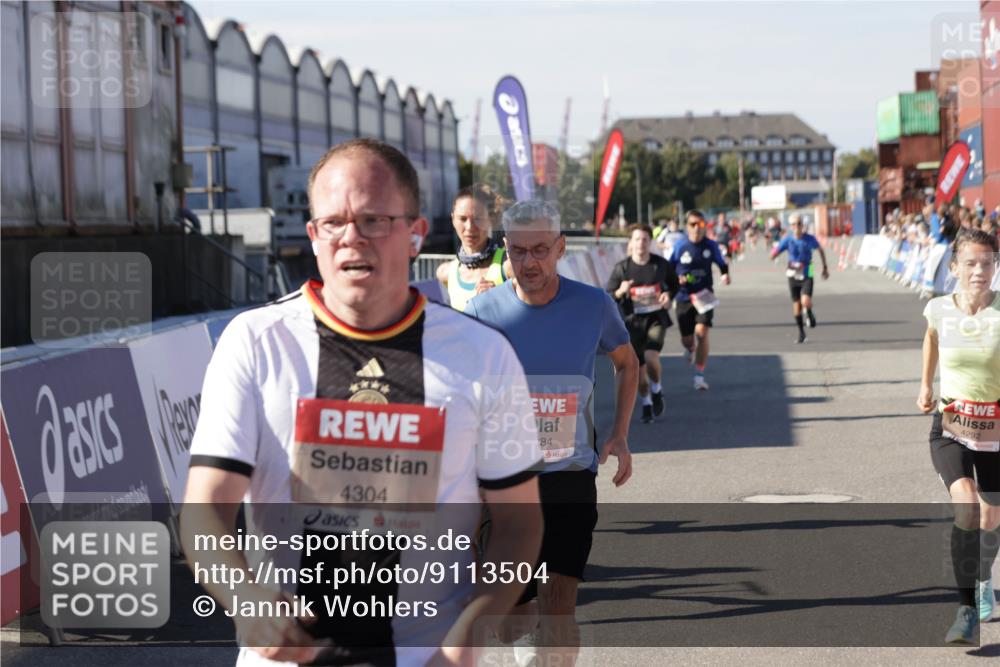 03.10.2025 - Köhlbrandbrückenlauf Jannik Wohlers http://msf.ph/oto/9113504 03.10.2025 13:01:29 Ziel 4047, 4073, 4199, 4219, 4220, 4284, 4292, 4304, 5424, 5915, 6187, 6307, 6775, 6801 meine-sportfotos.de