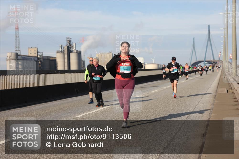 03.10.2025 - Köhlbrandbrückenlauf Lena Gebhardt http://msf.ph/oto/9113506 03.10.2025 10:16:59 Position 2 3822 meine-sportfotos.de
