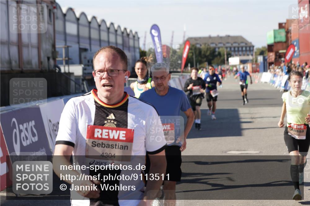 03.10.2025 - Köhlbrandbrückenlauf Jannik Wohlers http://msf.ph/oto/9113511 03.10.2025 13:01:29 Ziel 4047, 4073, 4199, 4219, 4220, 4284, 4292, 4304, 5424, 5915, 6187, 6307, 6775, 6801 meine-sportfotos.de