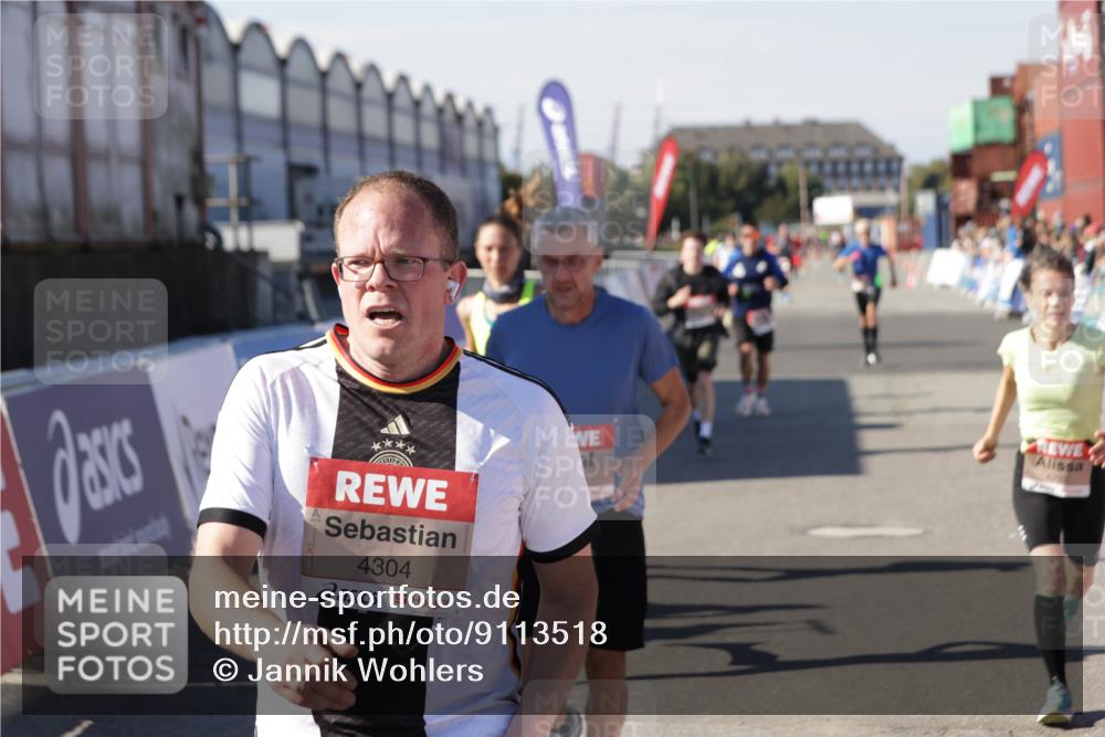 03.10.2025 - Köhlbrandbrückenlauf Jannik Wohlers http://msf.ph/oto/9113518 03.10.2025 13:01:29 Ziel 4047, 4073, 4199, 4219, 4220, 4284, 4292, 4304, 5424, 5915, 6187, 6307, 6775, 6801 meine-sportfotos.de