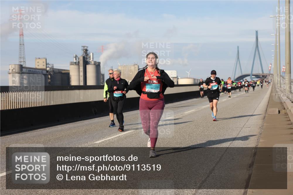 03.10.2025 - Köhlbrandbrückenlauf Lena Gebhardt http://msf.ph/oto/9113519 03.10.2025 10:16:59 Position 2 3822 meine-sportfotos.de