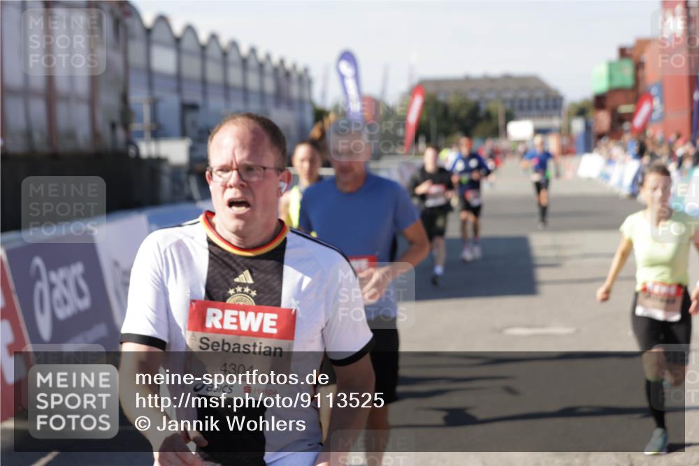 03.10.2025 - Köhlbrandbrückenlauf Jannik Wohlers http://msf.ph/oto/9113525 03.10.2025 13:01:29 Ziel 4047, 4073, 4199, 4219, 4220, 4284, 4292, 4304, 5424, 5915, 6187, 6307, 6775, 6801 meine-sportfotos.de