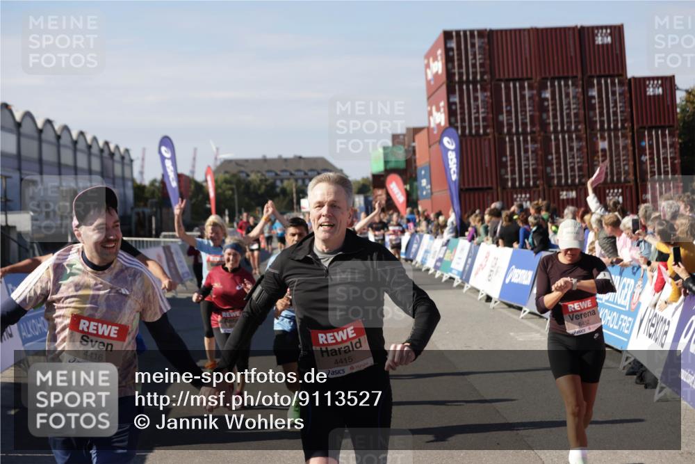 03.10.2025 - Köhlbrandbrückenlauf Jannik Wohlers http://msf.ph/oto/9113527 03.10.2025 13:31:50 Ziel 4415, 4416, 4842, 4902, 4935, 5057, 5267, 5463, 5817, 6072, 6103, 6297, 6452, 6736 meine-sportfotos.de