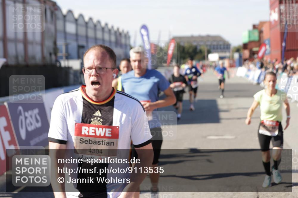 03.10.2025 - Köhlbrandbrückenlauf Jannik Wohlers http://msf.ph/oto/9113535 03.10.2025 13:01:29 Ziel 4047, 4073, 4199, 4219, 4220, 4284, 4292, 4304, 5424, 5915, 6187, 6307, 6775, 6801 meine-sportfotos.de