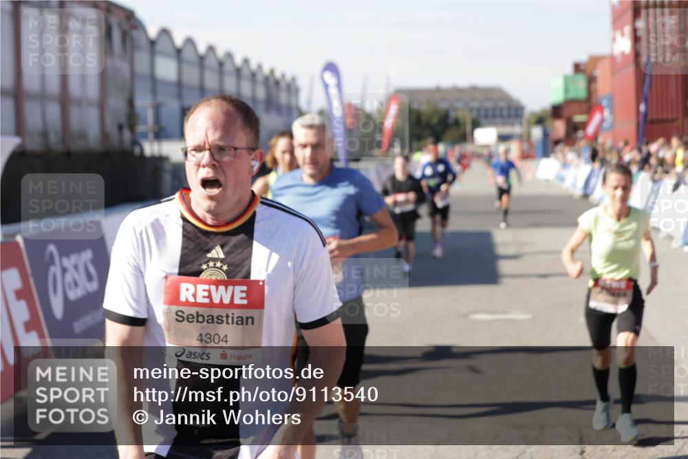 03.10.2025 - Köhlbrandbrückenlauf Jannik Wohlers http://msf.ph/oto/9113540 03.10.2025 13:01:30 Ziel 4047, 4073, 4199, 4219, 4220, 4284, 4292, 4304, 5424, 5915, 6187, 6775, 6801 meine-sportfotos.de