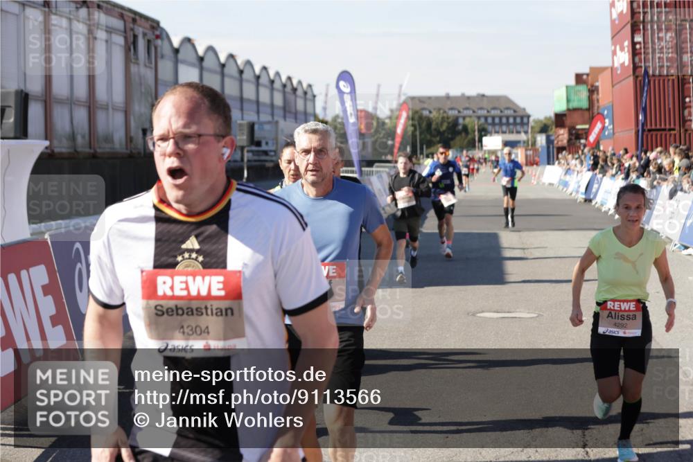 03.10.2025 - Köhlbrandbrückenlauf Jannik Wohlers http://msf.ph/oto/9113566 03.10.2025 13:01:30 Ziel 4047, 4073, 4199, 4219, 4220, 4284, 4292, 4304, 5424, 5915, 6187, 6775, 6801 meine-sportfotos.de