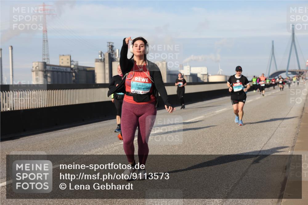 03.10.2025 - Köhlbrandbrückenlauf Lena Gebhardt http://msf.ph/oto/9113573 03.10.2025 10:17:00 Position 2 3822 meine-sportfotos.de