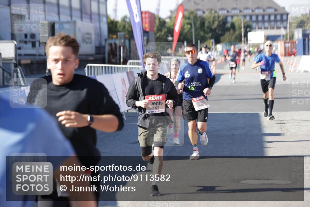 03.10.2025 - Köhlbrandbrückenlauf Jannik Wohlers http://msf.ph/oto/9113582 03.10.2025 13:01:31 Ziel 4047, 4073, 4199, 4219, 4220, 4284, 4292, 4304, 5424, 5915, 6187, 6775, 6801 meine-sportfotos.de