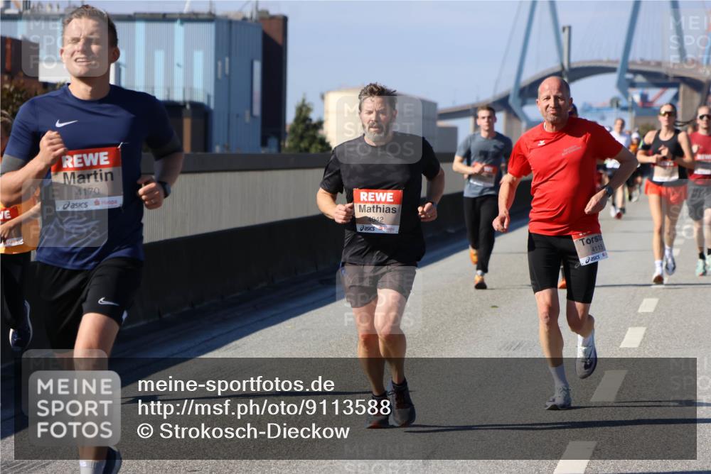 03.10.2025 - Köhlbrandbrückenlauf Strokosch-Dieckow http://msf.ph/oto/9113588 03.10.2025 12:43:43 Position 3 4170, 4042, 4115 meine-sportfotos.de