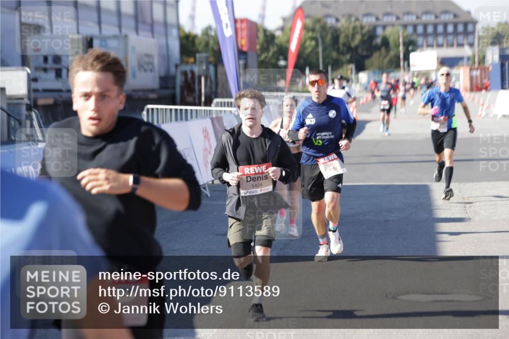03.10.2025 - Köhlbrandbrückenlauf Jannik Wohlers http://msf.ph/oto/9113589 03.10.2025 13:01:31 Ziel 4047, 4073, 4199, 4219, 4220, 4284, 4292, 4304, 5424, 5915, 6187, 6775, 6801 meine-sportfotos.de
