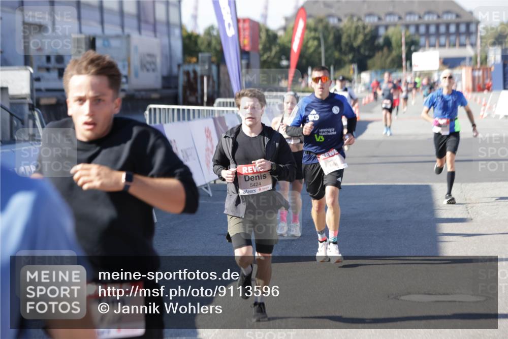 03.10.2025 - Köhlbrandbrückenlauf Jannik Wohlers http://msf.ph/oto/9113596 03.10.2025 13:01:31 Ziel 4047, 4073, 4199, 4219, 4220, 4284, 4292, 4304, 5424, 5915, 6187, 6775, 6801 meine-sportfotos.de