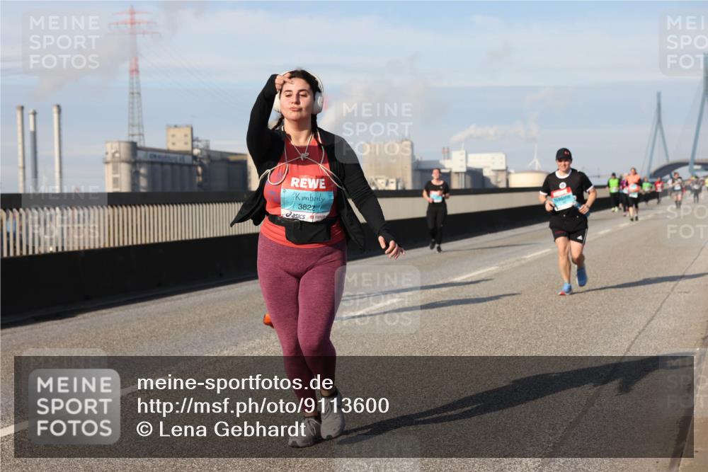 03.10.2025 - Köhlbrandbrückenlauf Lena Gebhardt http://msf.ph/oto/9113600 03.10.2025 10:17:00 Position 2 3822 meine-sportfotos.de