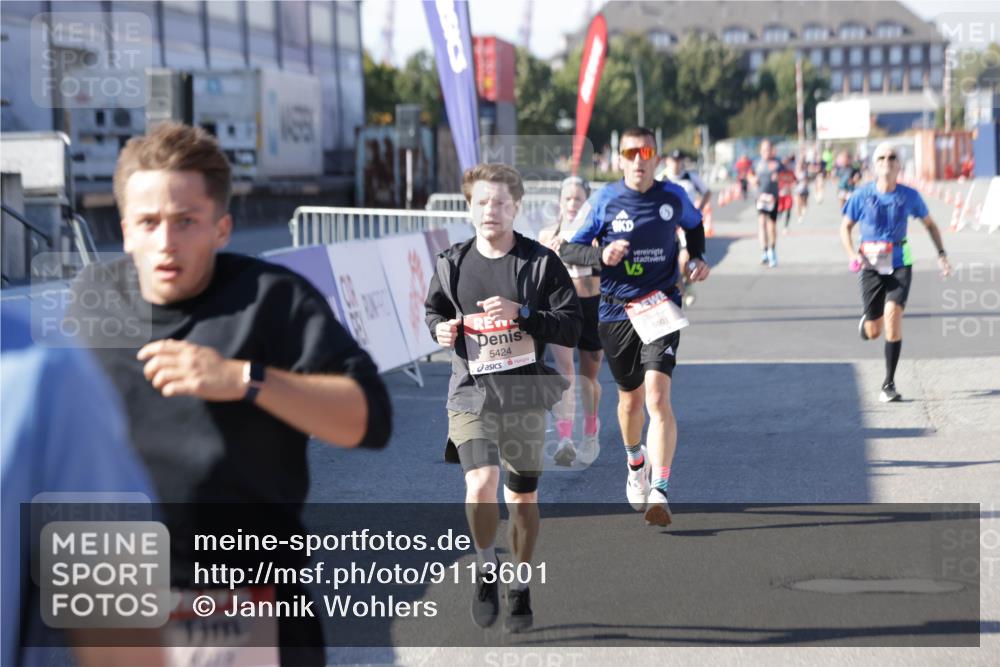 03.10.2025 - Köhlbrandbrückenlauf Jannik Wohlers http://msf.ph/oto/9113601 03.10.2025 13:01:31 Ziel 4047, 4073, 4199, 4219, 4220, 4284, 4292, 4304, 5424, 5915, 6187, 6775, 6801 meine-sportfotos.de