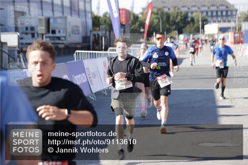 03.10.2025 - Köhlbrandbrückenlauf Jannik Wohlers http://msf.ph/oto/9113610 03.10.2025 13:01:31 Ziel 4047, 4073, 4199, 4219, 4220, 4284, 4292, 4304, 5424, 5915, 6187, 6775, 6801 meine-sportfotos.de