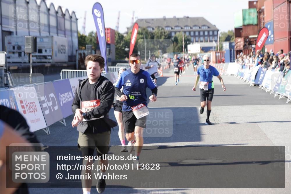 03.10.2025 - Köhlbrandbrückenlauf Jannik Wohlers http://msf.ph/oto/9113628 03.10.2025 13:01:32 Ziel 4047, 4073, 4199, 4219, 4220, 4284, 4292, 4304, 5424, 5915, 6187, 6775, 6801 meine-sportfotos.de
