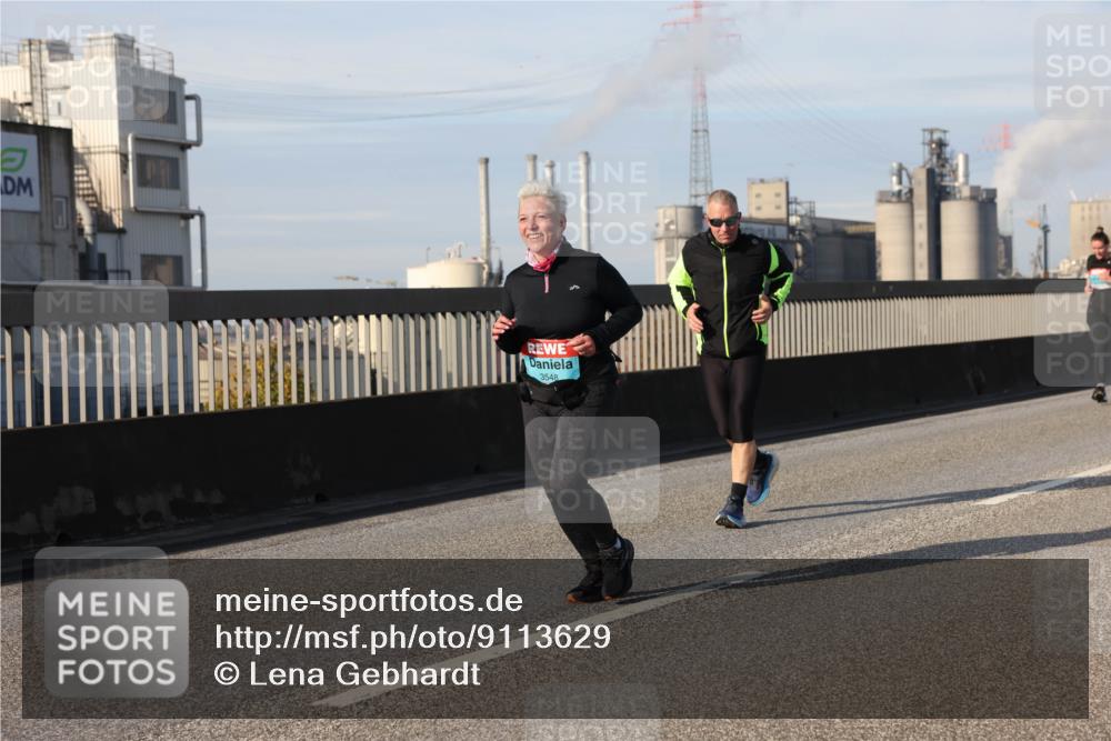 03.10.2025 - Köhlbrandbrückenlauf Lena Gebhardt http://msf.ph/oto/9113629 03.10.2025 10:17:02 Position 2 3548 meine-sportfotos.de