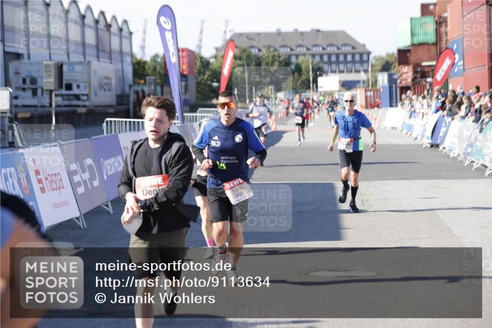 03.10.2025 - Köhlbrandbrückenlauf Jannik Wohlers http://msf.ph/oto/9113634 03.10.2025 13:01:32 Ziel 4047, 4073, 4199, 4219, 4220, 4284, 4292, 4304, 5424, 5915, 6187, 6775, 6801 meine-sportfotos.de