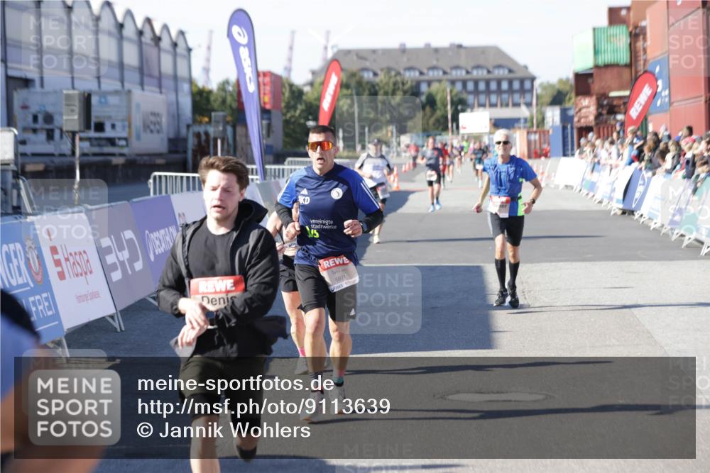 03.10.2025 - Köhlbrandbrückenlauf Jannik Wohlers http://msf.ph/oto/9113639 03.10.2025 13:01:32 Ziel 4047, 4073, 4199, 4219, 4220, 4284, 4292, 4304, 5424, 5915, 6187, 6775, 6801 meine-sportfotos.de