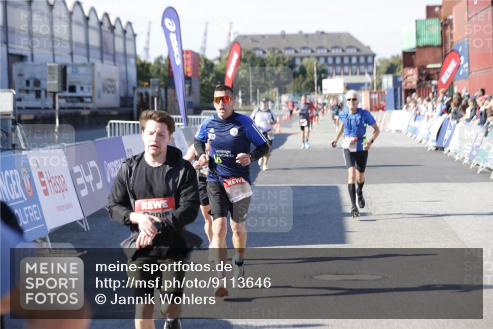 03.10.2025 - Köhlbrandbrückenlauf Jannik Wohlers http://msf.ph/oto/9113646 03.10.2025 13:01:32 Ziel 4047, 4073, 4199, 4219, 4220, 4284, 4292, 4304, 5424, 5915, 6187, 6775, 6801 meine-sportfotos.de