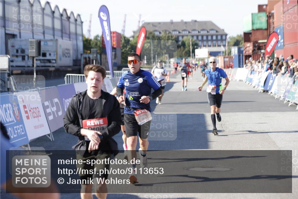 03.10.2025 - Köhlbrandbrückenlauf Jannik Wohlers http://msf.ph/oto/9113653 03.10.2025 13:01:32 Ziel 4047, 4073, 4199, 4219, 4220, 4284, 4292, 4304, 5424, 5915, 6187, 6775, 6801 meine-sportfotos.de