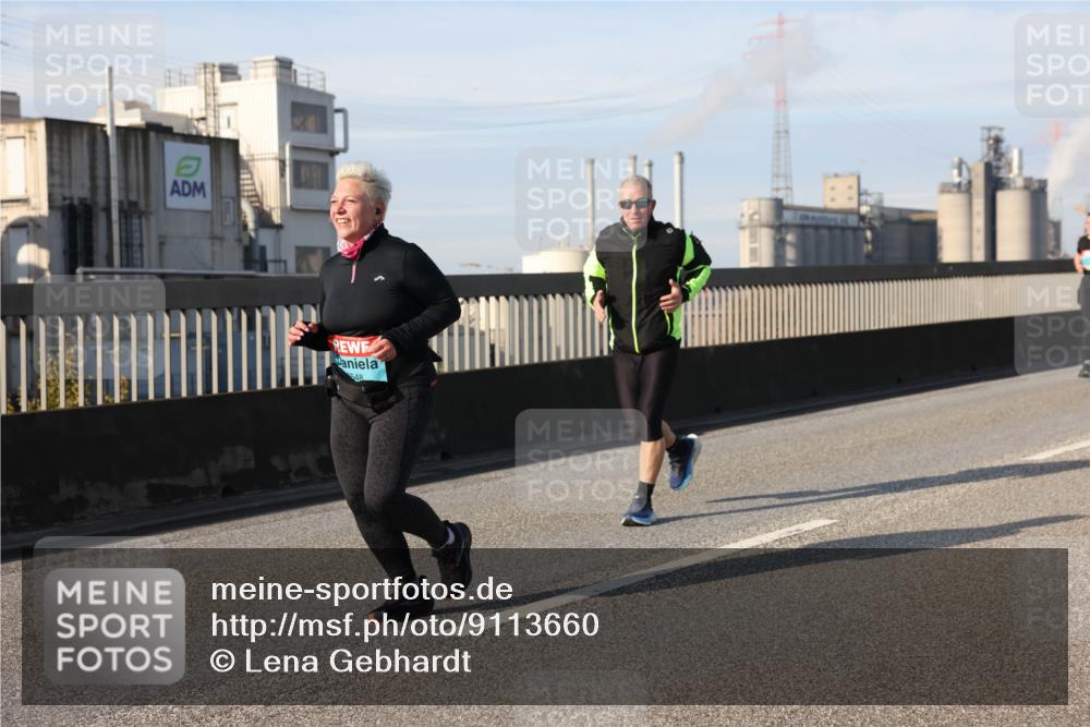 03.10.2025 - Köhlbrandbrückenlauf Lena Gebhardt http://msf.ph/oto/9113660 03.10.2025 10:17:03 Position 2 548 meine-sportfotos.de