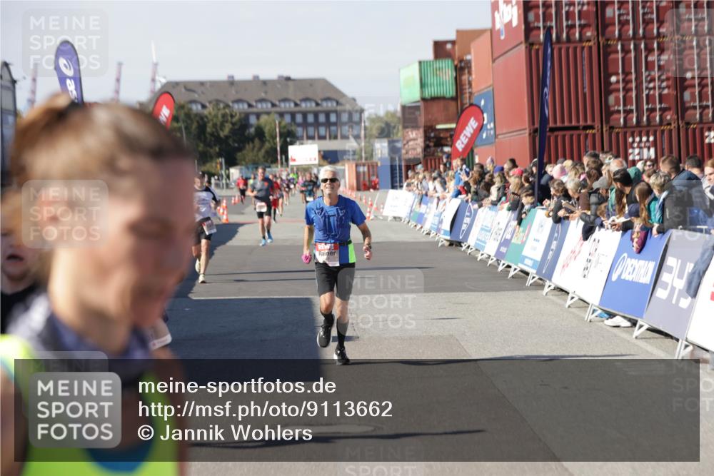 03.10.2025 - Köhlbrandbrückenlauf Jannik Wohlers http://msf.ph/oto/9113662 03.10.2025 13:01:33 Ziel 4047, 4073, 4199, 4219, 4220, 4284, 4292, 4304, 5424, 6187, 6775, 6801 meine-sportfotos.de