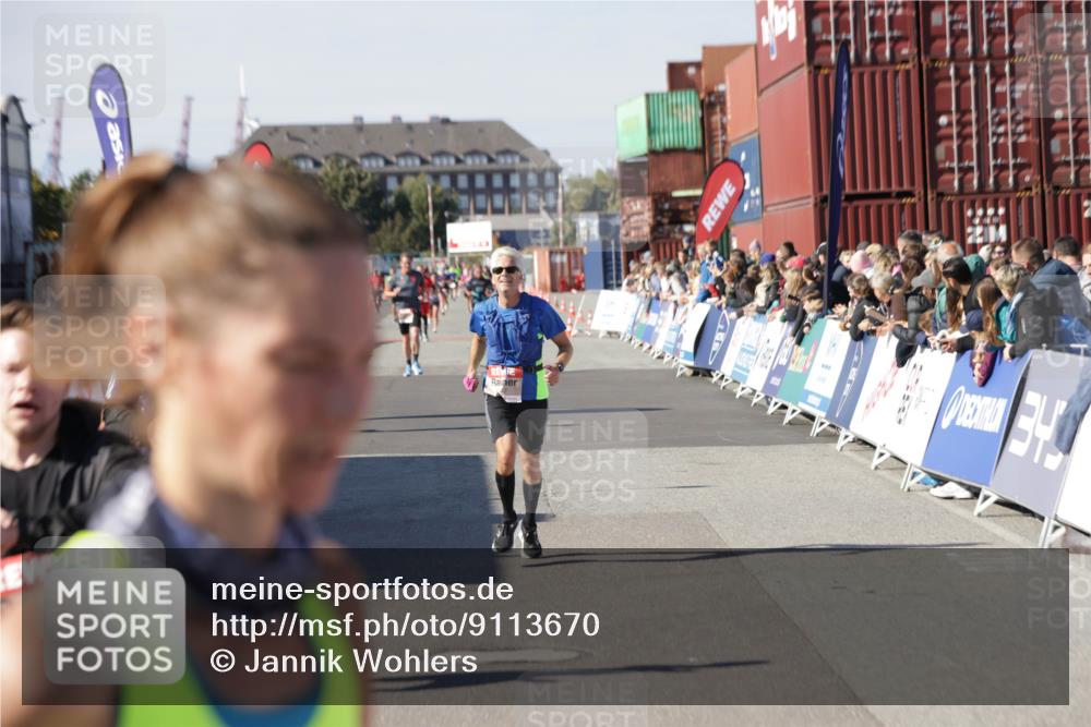 03.10.2025 - Köhlbrandbrückenlauf Jannik Wohlers http://msf.ph/oto/9113670 03.10.2025 13:01:33 Ziel 4047, 4073, 4199, 4219, 4220, 4284, 4292, 4304, 5424, 6187, 6775, 6801 meine-sportfotos.de