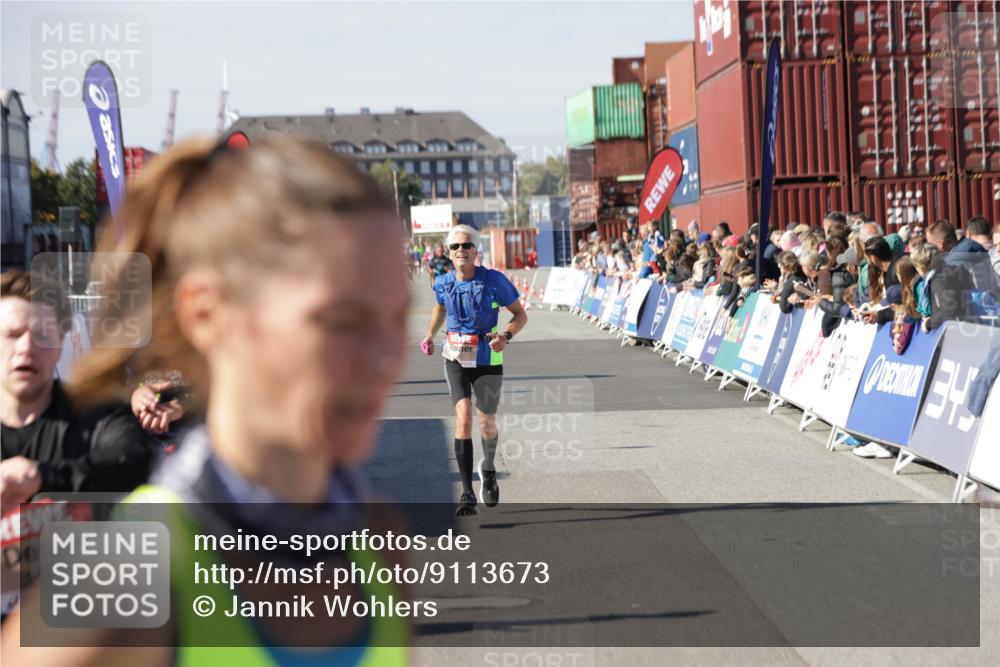 03.10.2025 - Köhlbrandbrückenlauf Jannik Wohlers http://msf.ph/oto/9113673 03.10.2025 13:01:33 Ziel 4047, 4073, 4199, 4219, 4220, 4284, 4292, 4304, 5424, 6187, 6775, 6801 meine-sportfotos.de