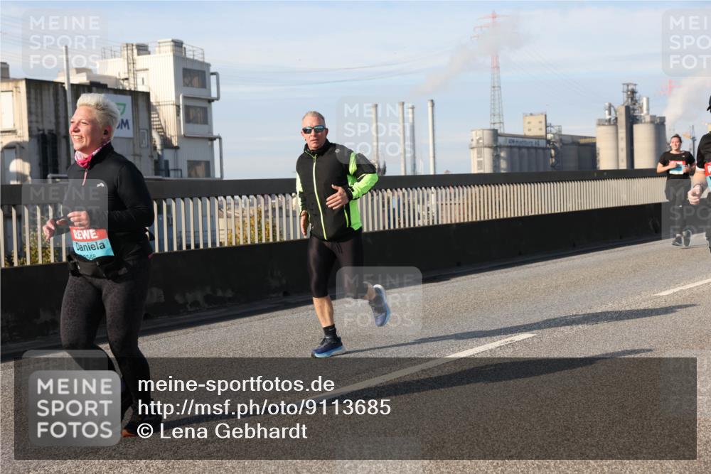 03.10.2025 - Köhlbrandbrückenlauf Lena Gebhardt http://msf.ph/oto/9113685 03.10.2025 10:17:03 Position 2 548 meine-sportfotos.de
