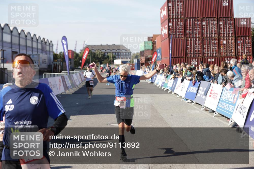 03.10.2025 - Köhlbrandbrückenlauf Jannik Wohlers http://msf.ph/oto/9113692 03.10.2025 13:01:35 Ziel 4047, 4073, 4199, 4219, 4220, 4257, 4284, 4292, 4304, 5424, 6775, 6801 meine-sportfotos.de
