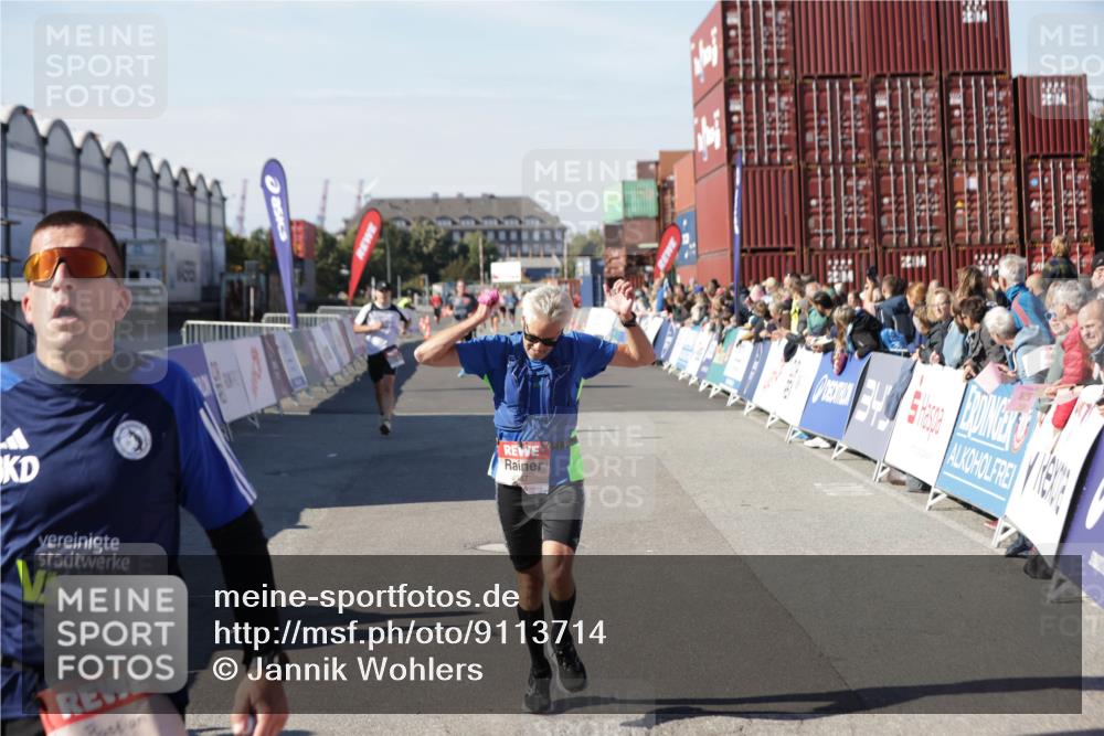 03.10.2025 - Köhlbrandbrückenlauf Jannik Wohlers http://msf.ph/oto/9113714 03.10.2025 13:01:35 Ziel 4047, 4073, 4199, 4219, 4220, 4257, 4284, 4292, 4304, 5424, 6775, 6801 meine-sportfotos.de
