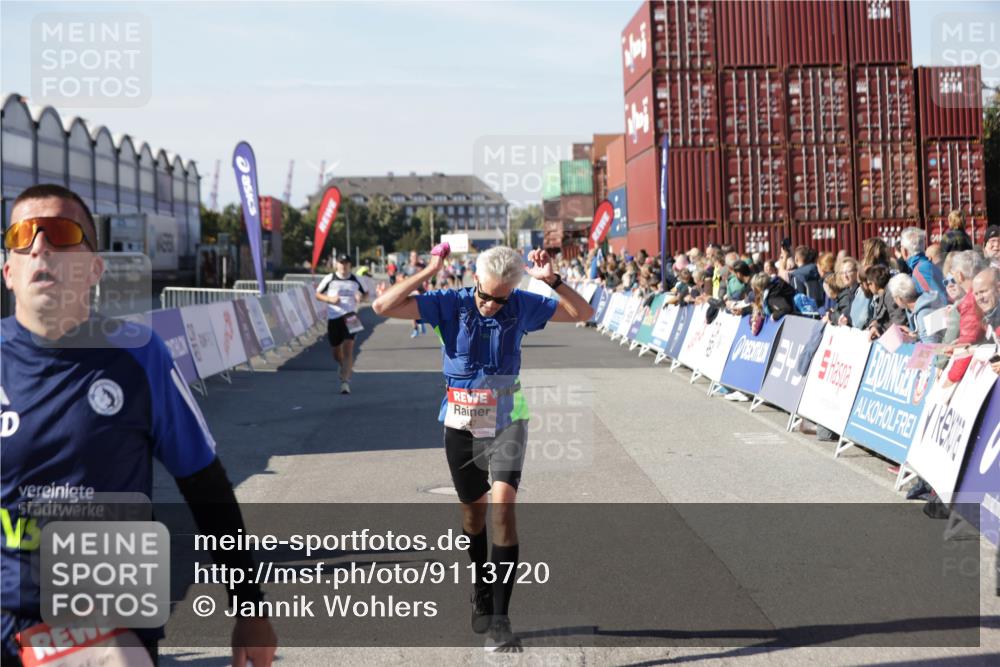 03.10.2025 - Köhlbrandbrückenlauf Jannik Wohlers http://msf.ph/oto/9113720 03.10.2025 13:01:35 Ziel 4047, 4073, 4199, 4219, 4220, 4257, 4284, 4292, 4304, 5424, 6775, 6801 meine-sportfotos.de
