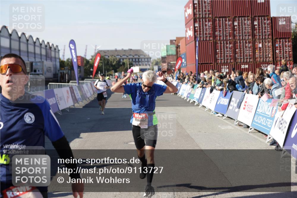 03.10.2025 - Köhlbrandbrückenlauf Jannik Wohlers http://msf.ph/oto/9113727 03.10.2025 13:01:35 Ziel 4047, 4073, 4199, 4219, 4220, 4257, 4284, 4292, 4304, 5424, 6775, 6801 meine-sportfotos.de