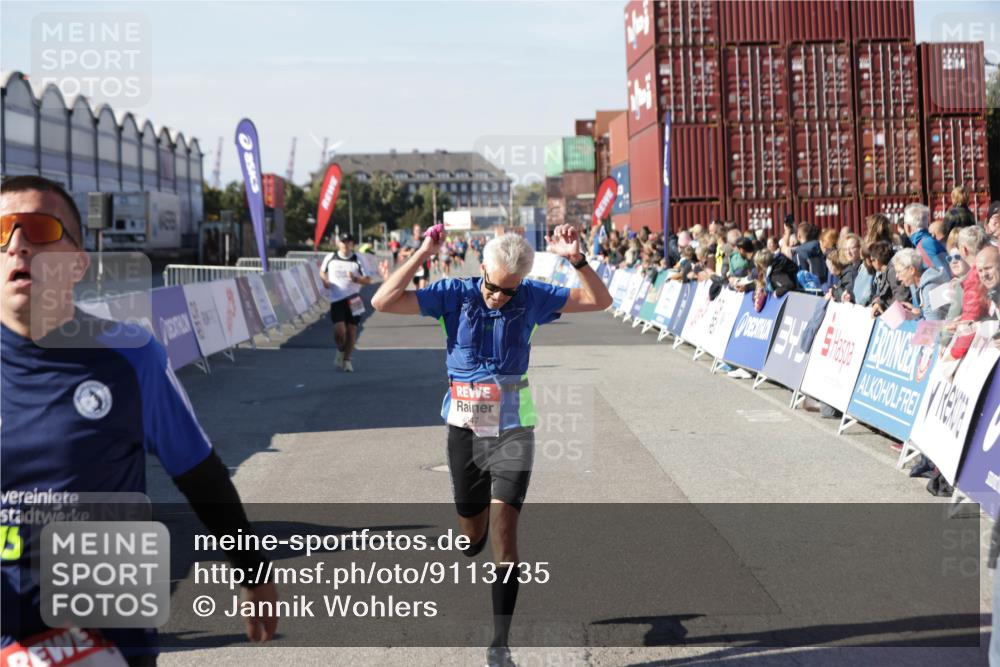 03.10.2025 - Köhlbrandbrückenlauf Jannik Wohlers http://msf.ph/oto/9113735 03.10.2025 13:01:35 Ziel 4047, 4073, 4199, 4219, 4220, 4257, 4284, 4292, 4304, 5424, 6775, 6801 meine-sportfotos.de