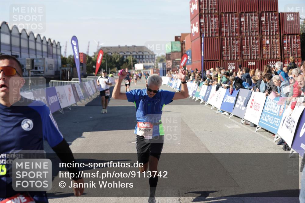 03.10.2025 - Köhlbrandbrückenlauf Jannik Wohlers http://msf.ph/oto/9113742 03.10.2025 13:01:35 Ziel 4047, 4073, 4199, 4219, 4220, 4257, 4284, 4292, 4304, 5424, 6775, 6801 meine-sportfotos.de