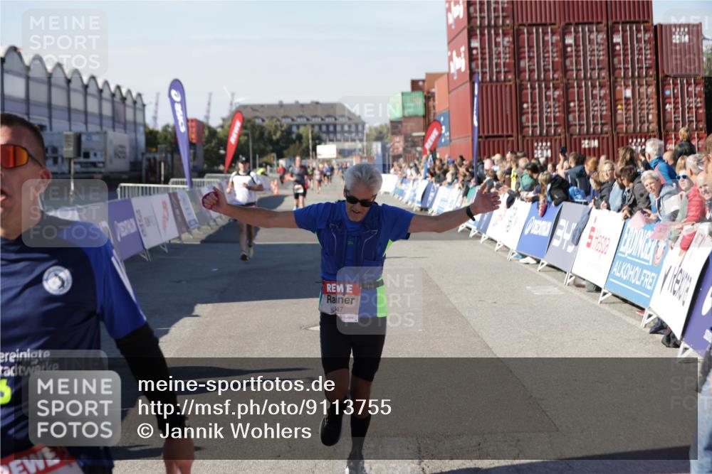 03.10.2025 - Köhlbrandbrückenlauf Jannik Wohlers http://msf.ph/oto/9113755 03.10.2025 13:01:36 Ziel 4047, 4073, 4219, 4220, 4257, 4284, 4292, 4304, 5424, 6775, 6801 meine-sportfotos.de