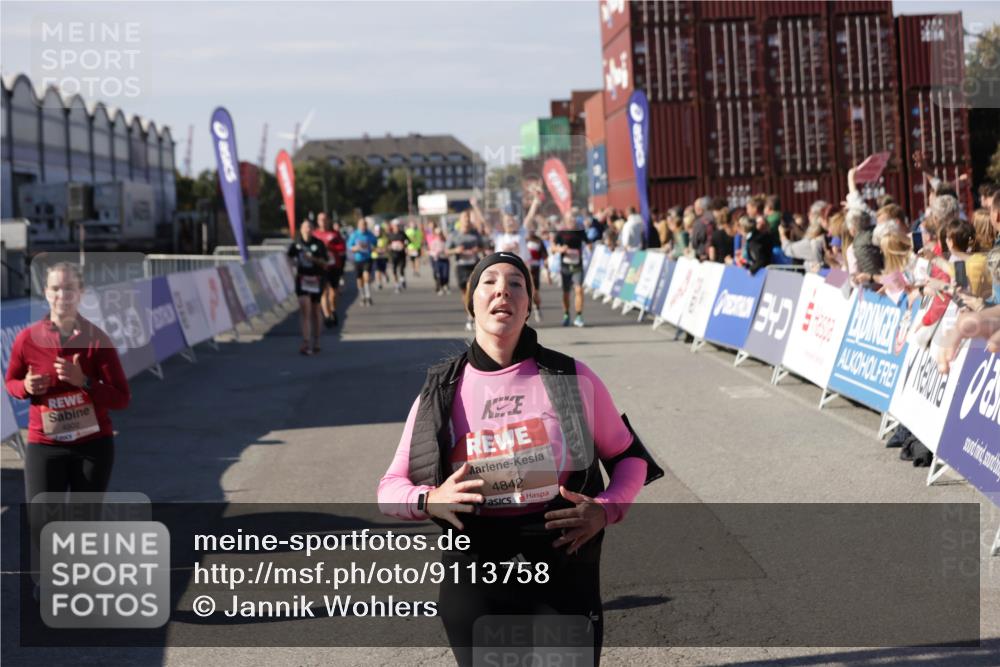 03.10.2025 - Köhlbrandbrückenlauf Jannik Wohlers http://msf.ph/oto/9113758 03.10.2025 13:31:56 Ziel 4415, 4416, 4842, 4902, 4935, 5267, 5463, 5817, 6076, 6452, 6736 meine-sportfotos.de